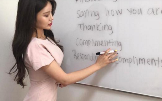 为什么9大必考科目老师中，英语老师大多“有钱漂亮”？原因现实