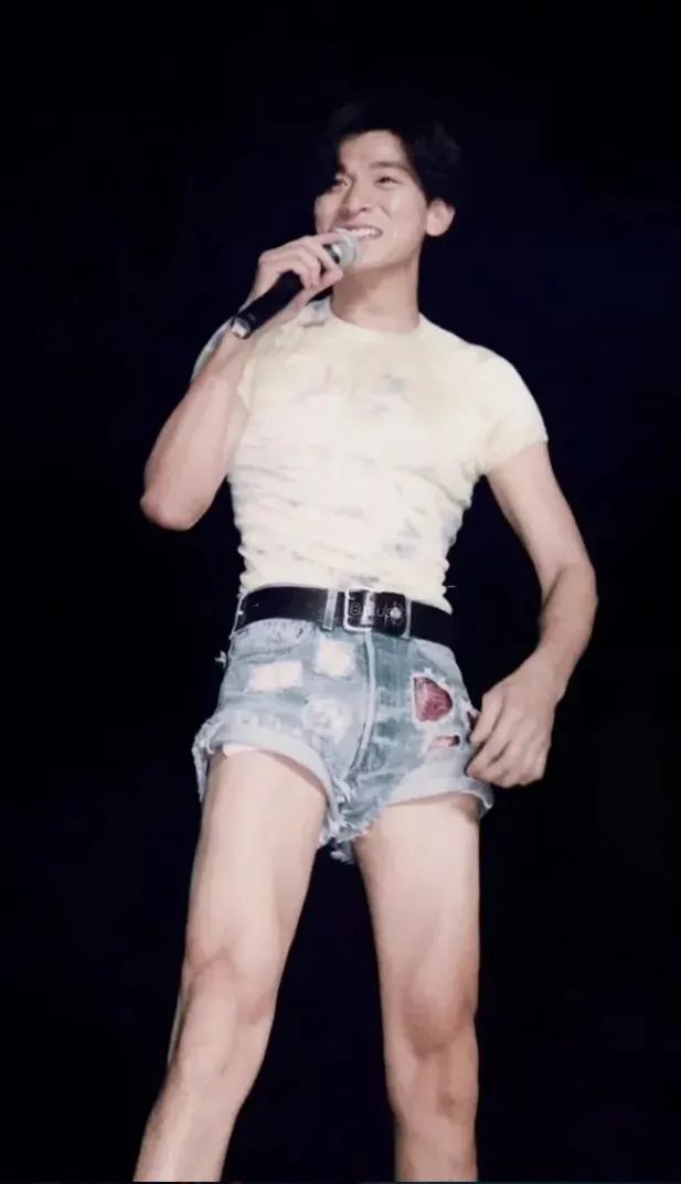 25岁徐娇穿泳装,评论区被脏话骂爆:丢女人的脸!