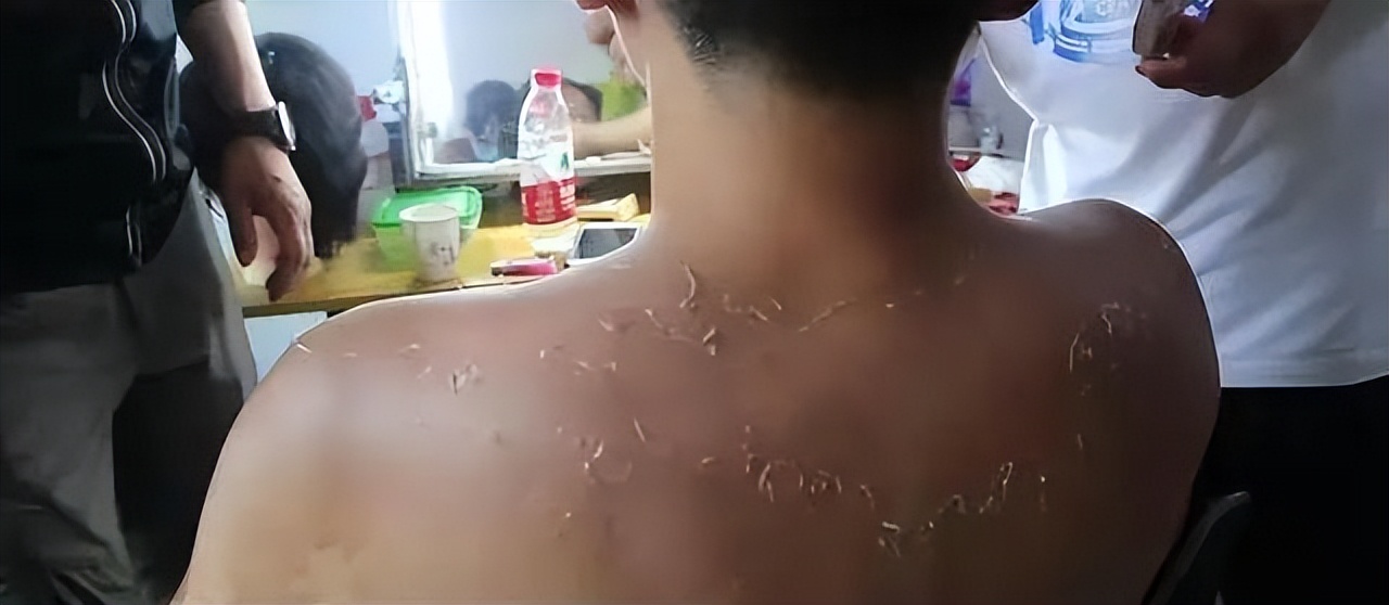 打戏无力、假吃、用十个替身，比起老戏骨，这些流量演员太拉跨了