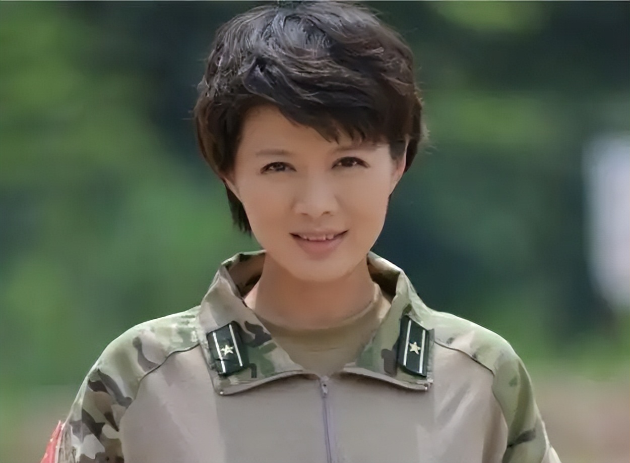同样是演女特种兵,把李一桐和余男侯梦莎放一起,差距一目了然