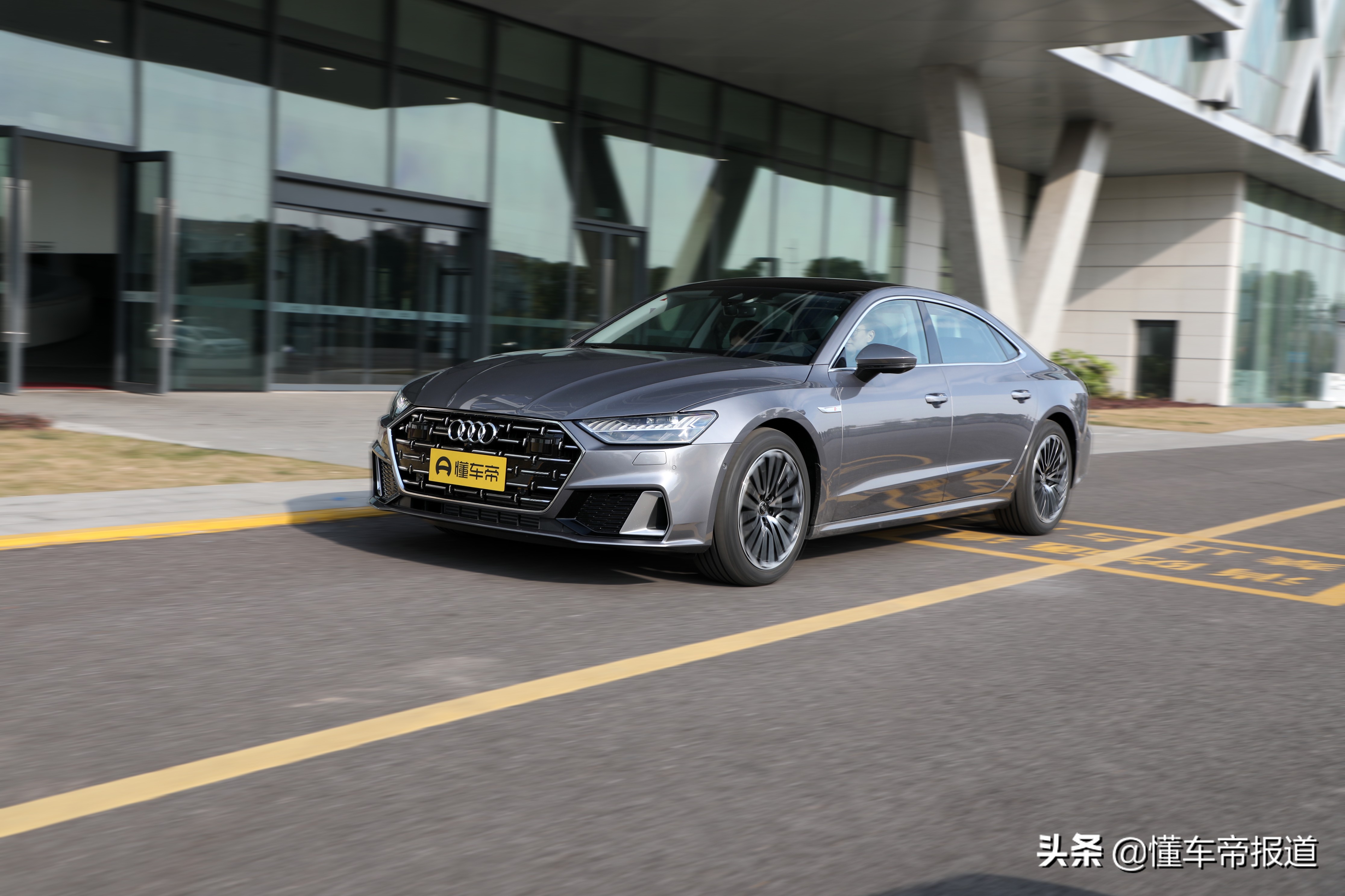 试驾 | 还在考虑5系、A6L、E级？上汽奥迪A7L 45TFSI四驱“真香”