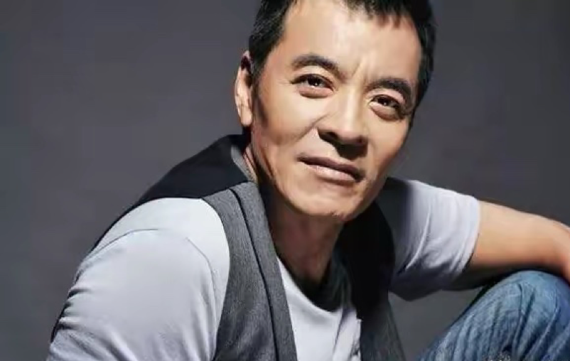 演员刘威：51岁老来得子，64岁还在拼命工作，儿子还小不敢老去
