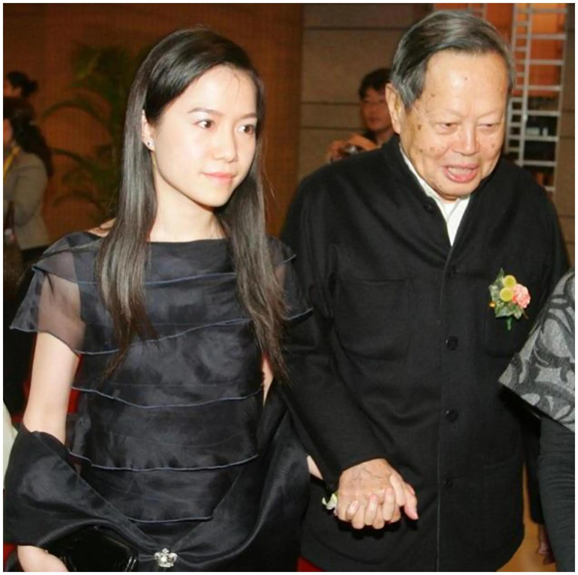 翁帆为97岁杨振宁产下一子是真的吗 杨振宁翁帆洞房笑话-大连之家