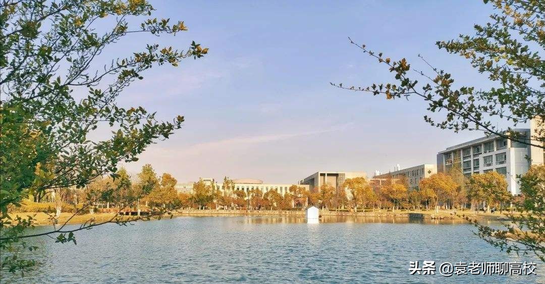 安徽大学与南昌大学，两所中部211高校，哪个实力更胜一筹？