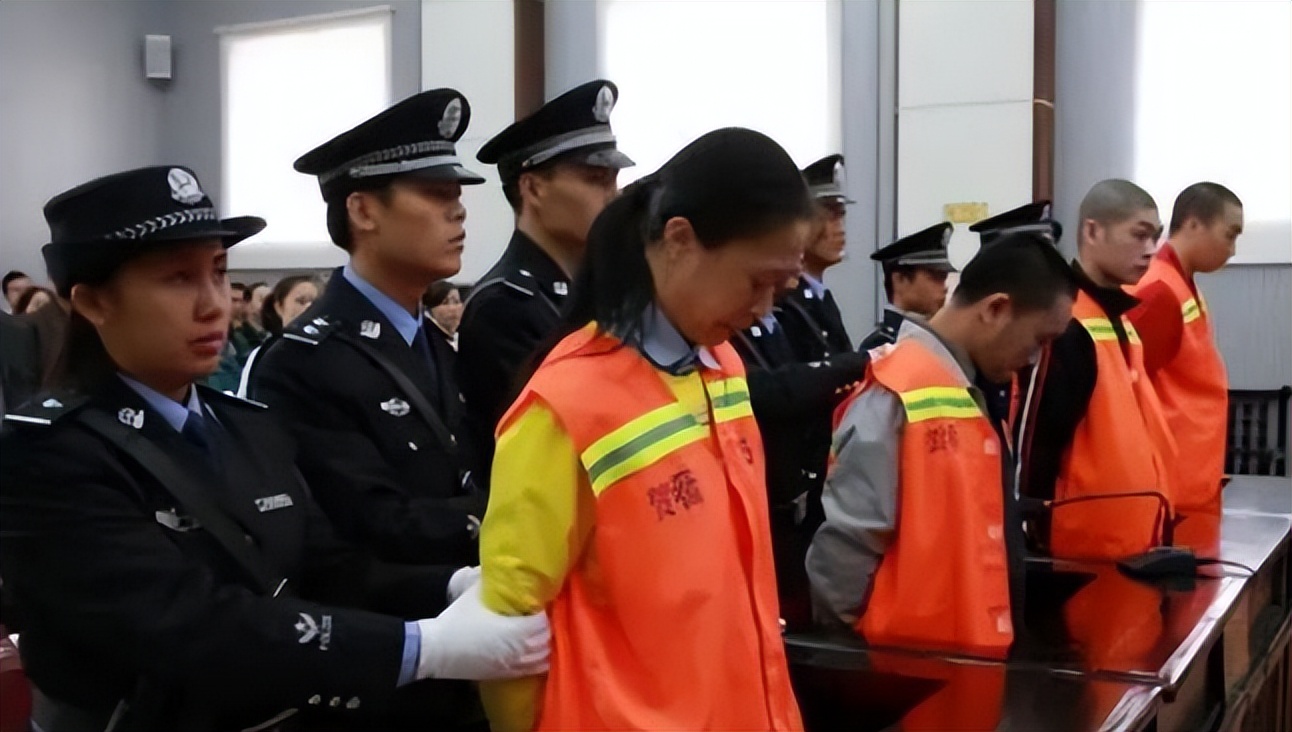 2011年，贺洲地税局长灭门案，一家四口凌晨丧命，情杀还是仇杀？