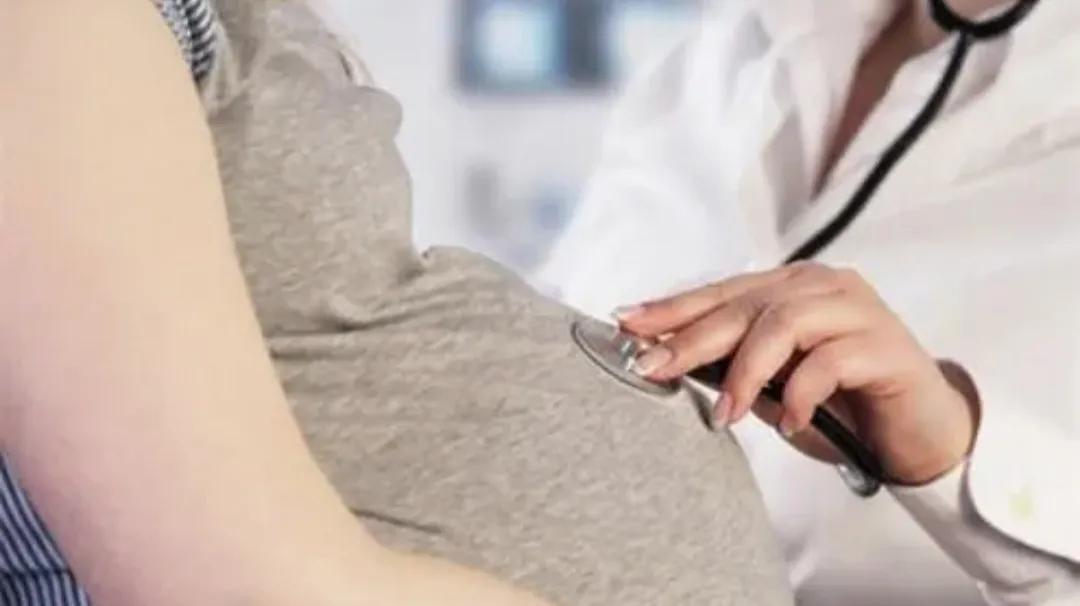 36岁女人怀孕第4胎，6个月只做一次超声，摔倒后听到检查结果哭了