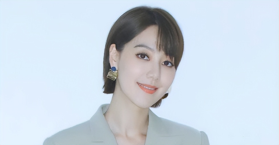 39岁央视主持王冠:曾与曹可凡传绯闻,私生活混乱,事业下滑