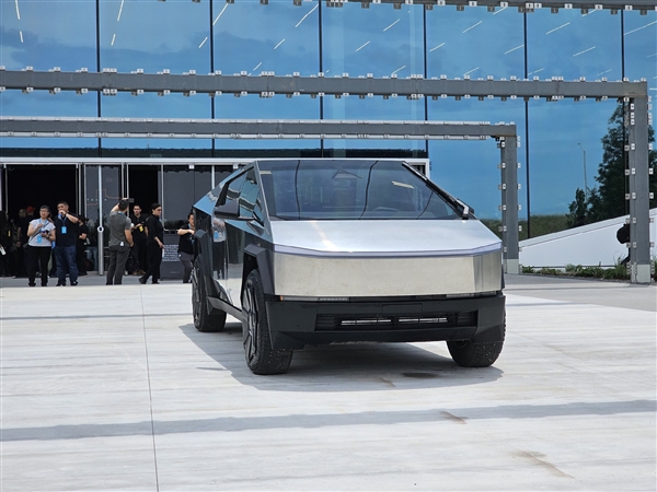 特斯拉赛博皮卡不跳票?马斯克称今年一定量产,全球订单超150万