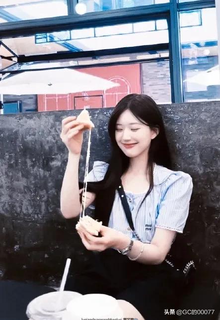 明星图片赵露思