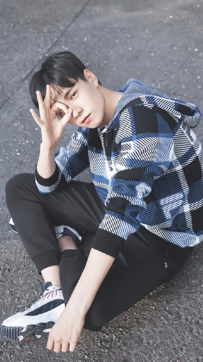 个个鹤立鸡群，却烦恼“长太高”，这10位男星的身高太不懂事