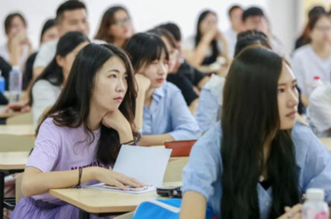 大学校园默认的“潜规则”，辅导员一般不会说，第二个做得最多