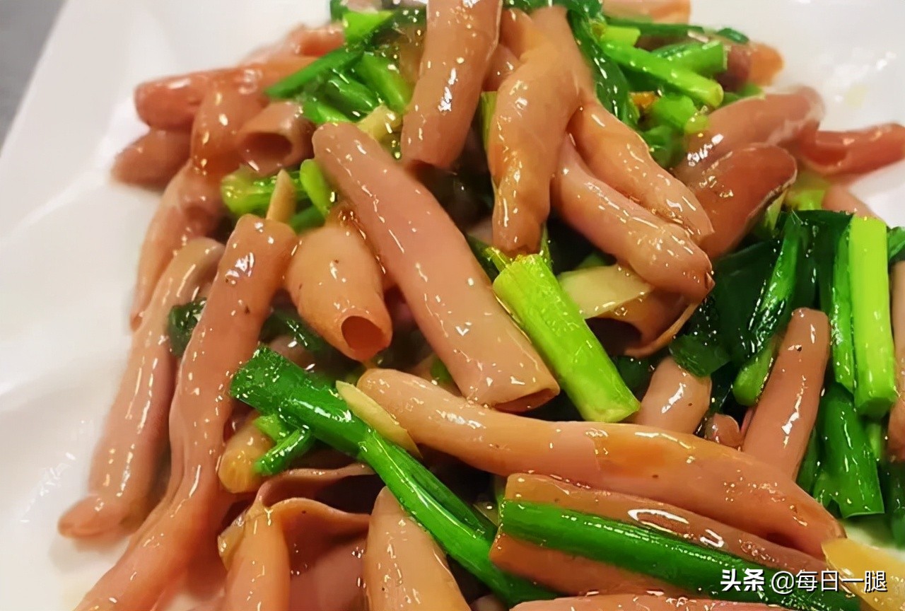 海肠炒韭菜的做法（年夜饭中必备的一道菜品）