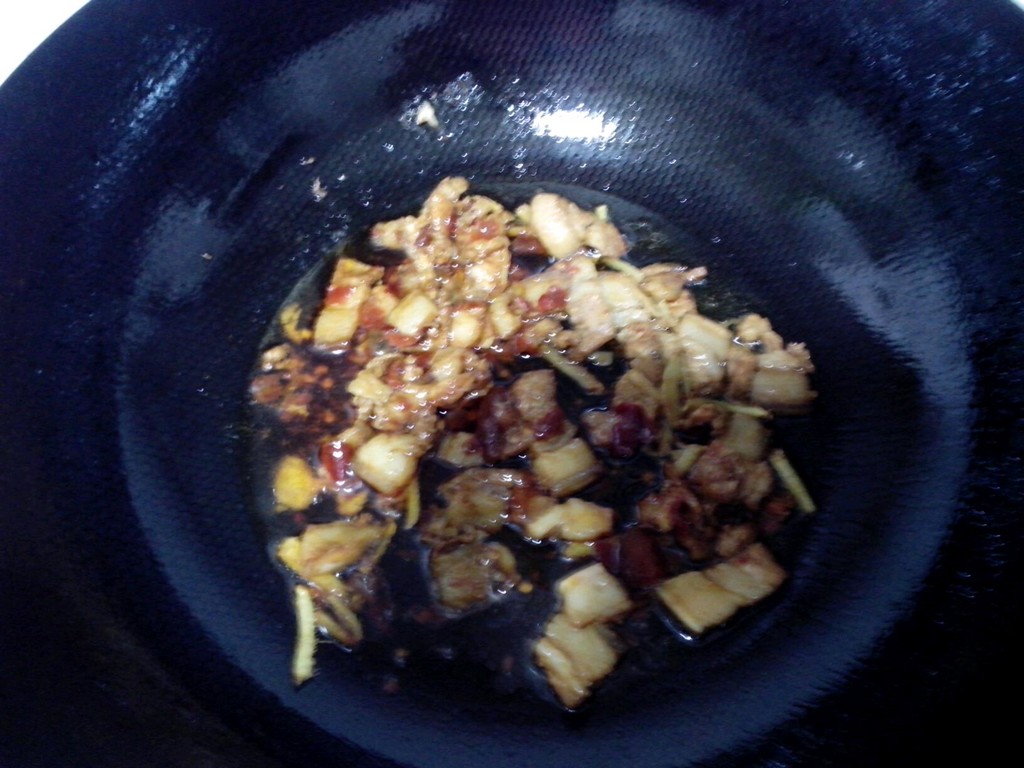 每天炒菜都用大蒜炝锅会致癌？到底还能不能吃？用实验数据说话