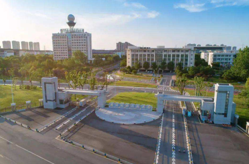 这所“传奇”大学，排名曾远超清北，可惜却不走“寻常路”