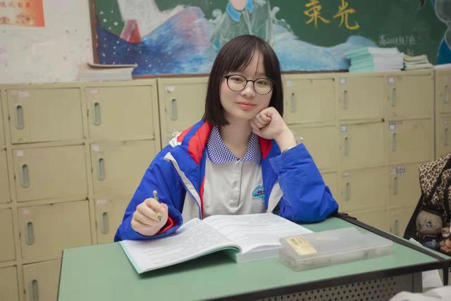 四川“美女学霸”王涵：666分考入北大，父亲称只上过8天补习班