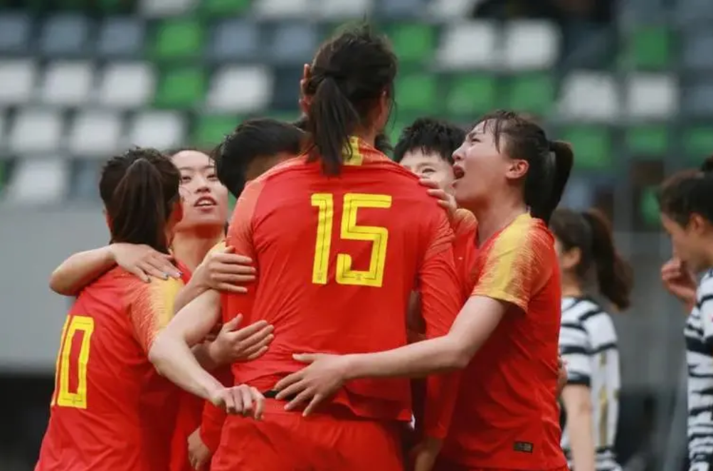 2022年女足进的那个世界杯(中国女足“亚军”不值得高兴！暴露3大短板，某些方面还不如男足)