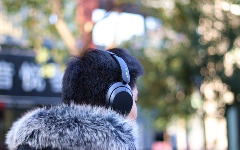 年度好物：索尼新款重低音头戴式降噪耳机，强劲续航，静听好时光