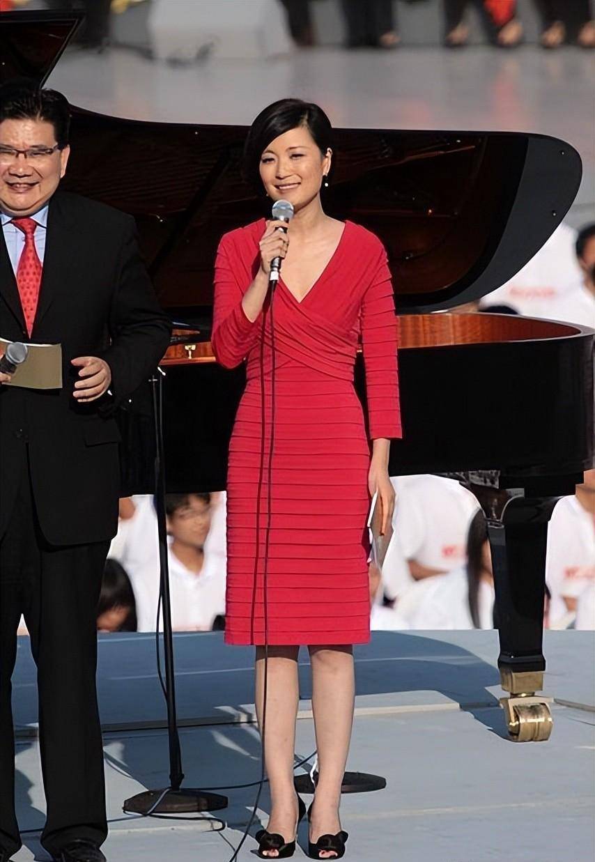 东方卫视一姐陈蓉,因"寿宴门"身败名裂,今低调嫁海归结婚生子