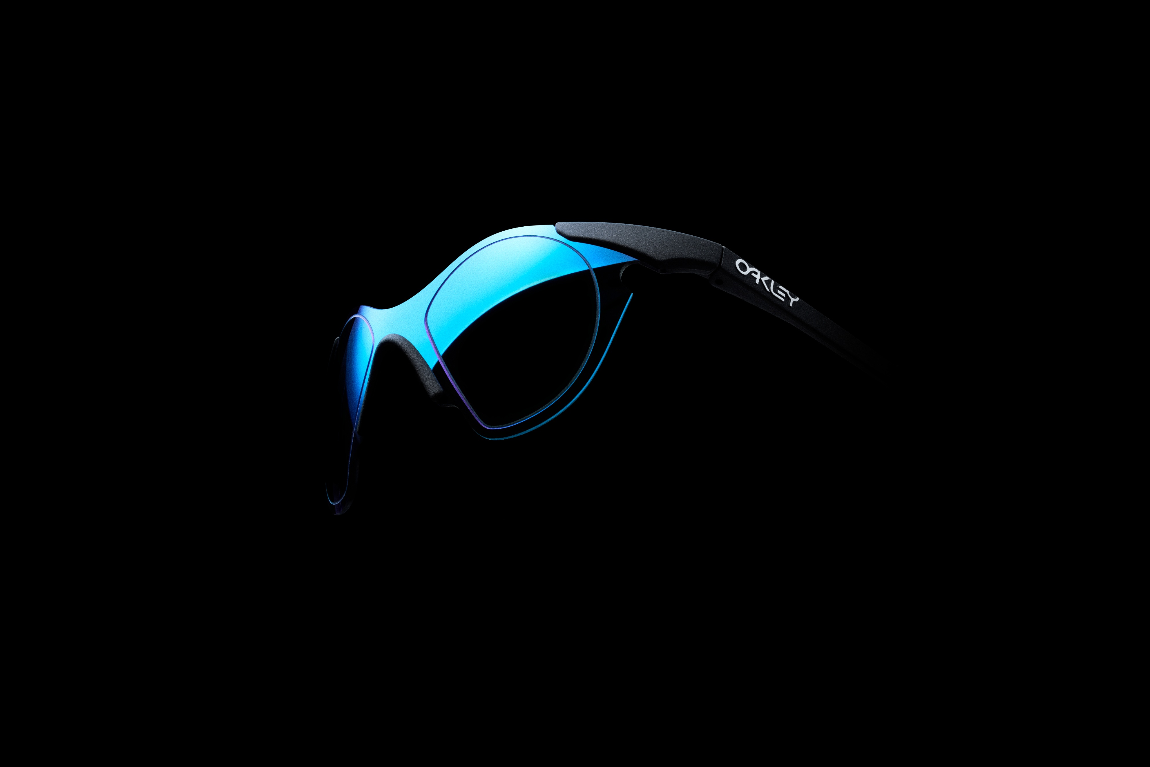 OAKLEY®欧克利SUB ZERO经典重现，90年代设计再引“轻炫”风潮_风尚中国网