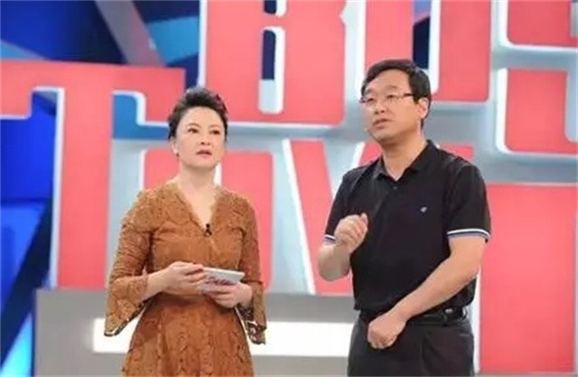 东方卫视名嘴袁鸣：丈夫是美籍华人，儿子十分可爱