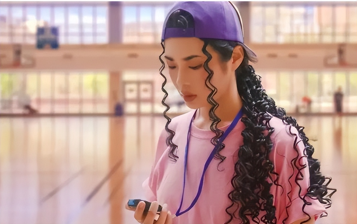 数典忘祖却偷偷改名？许可馨的家庭难辞其咎，到底是谁给的底气？