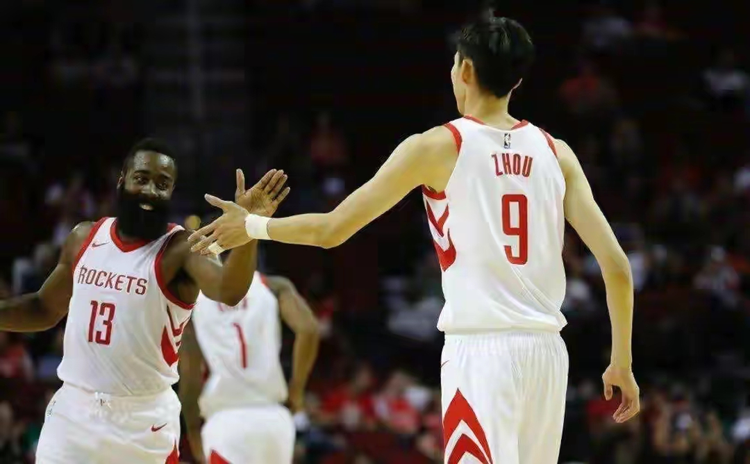 央视为什么开始播nba了(重返NBA！央视打开大门，哈登重点关注，周琦有望加盟76人)