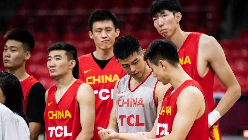 男子篮球世界杯几年一次（终于争了一口气！中国男篮晋级2023年男篮世界杯，周琦最难过）