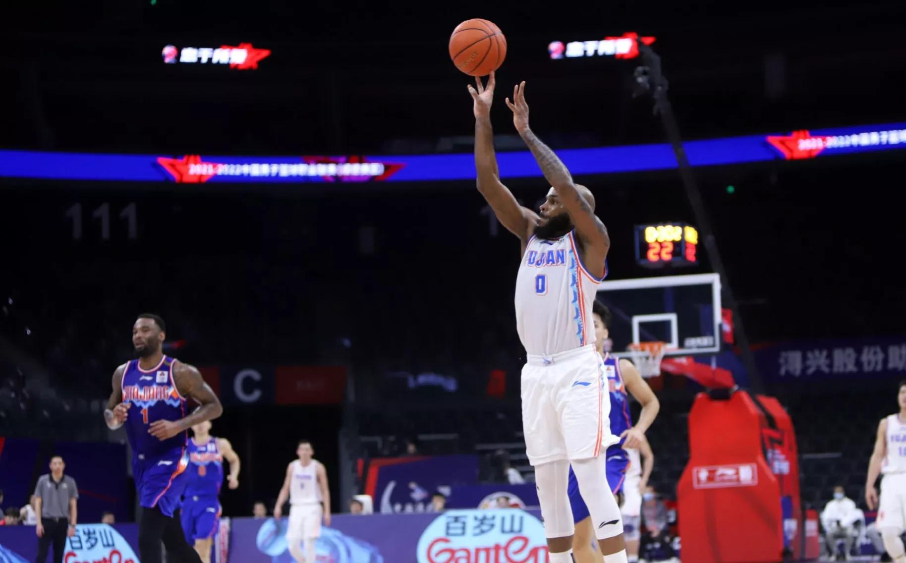 nba为什么不娶后卫(男篮后卫为什么很少持球跳投，教练要求团队配合，联赛外援占球权)