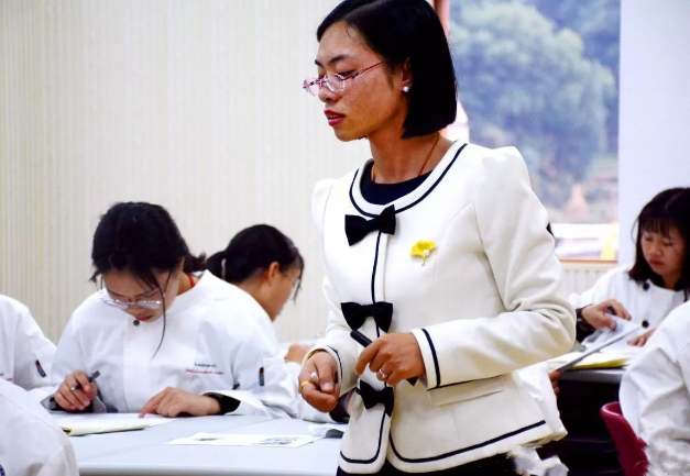 “民转公”基本敲定，民办教师的出路在哪里？这3个方向很不错