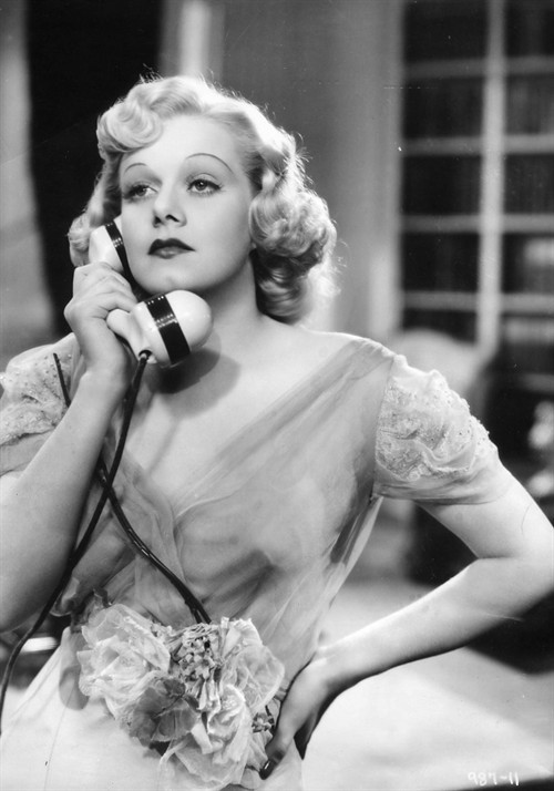 而说出这句话的女人,正是当时被称为性感女神的珍·哈露.