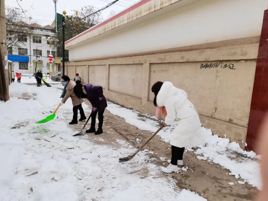 扫雪护行 情暖人心 | 白银市各级妇联组织开展扫雪除冰志愿服务活动