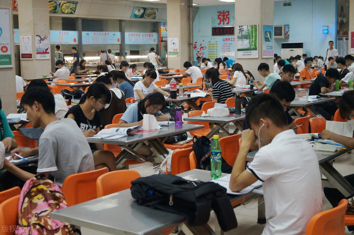 世界上规模最大的大学（中国规模最大的高校之争）