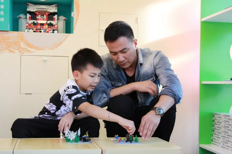 和刘烨拍床戏，迷倒吴京张涵予，这个男星凭什么能“男女通吃”？