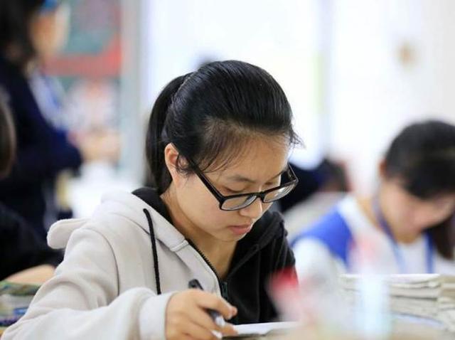 高考状元北大校草酷似杨洋，始于颜值忠于才华，人类高质量学霸