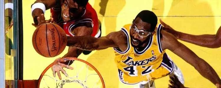 nba都有哪些传奇人物(NBA75周年：76位篮球传奇人物排名)