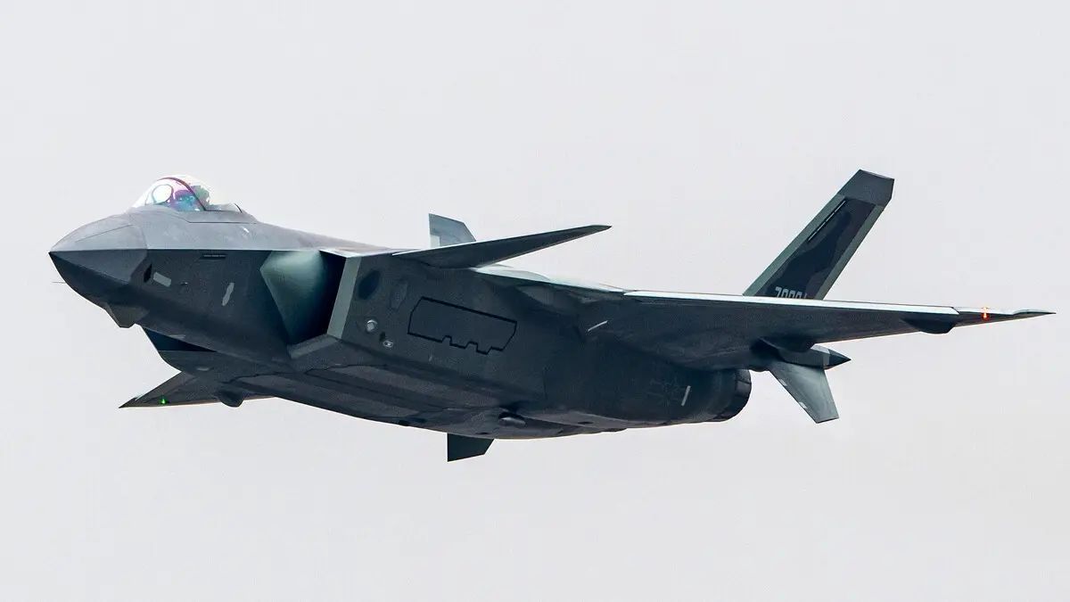 �����������Ա��F22�Ѿ�����Ǽ�20�Ķ��֣�ֻ��F35�ܶԿ���20