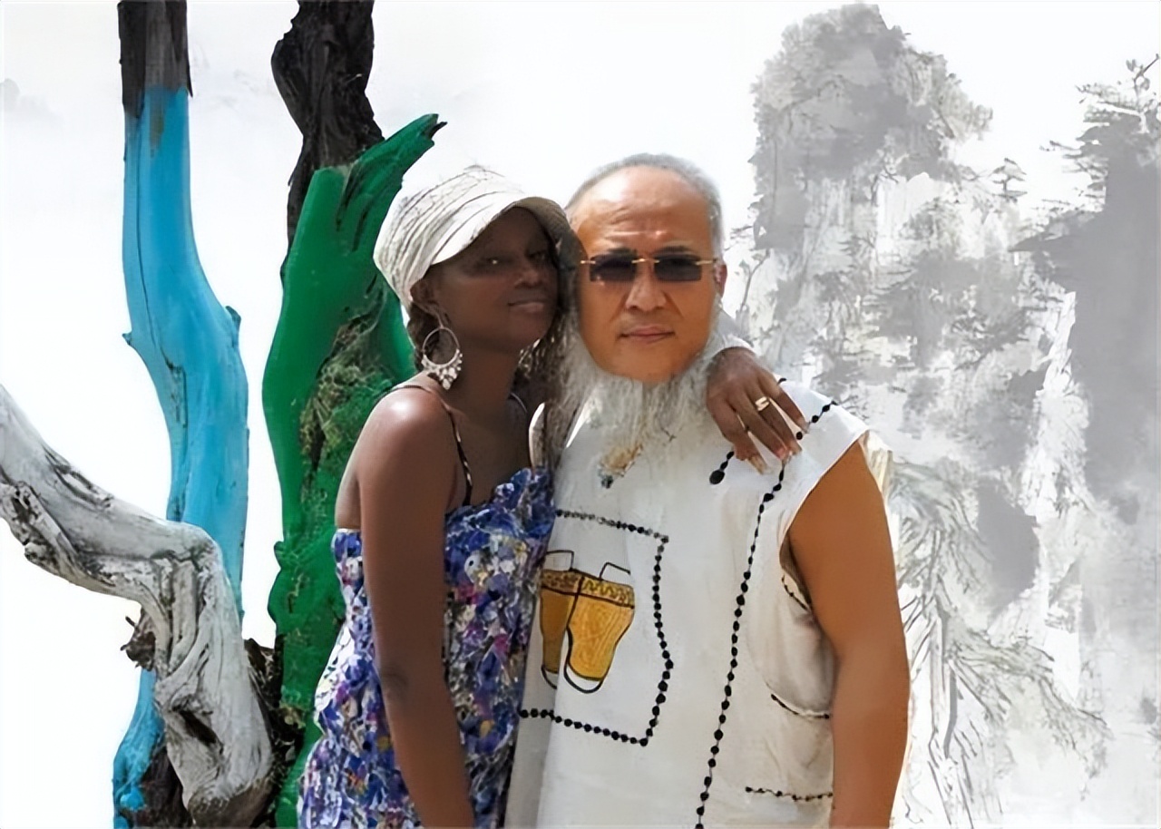 类似于僧侣的不眠之夜动漫(画家杨彦娶非洲少女,恩爱七年却出家,妻子