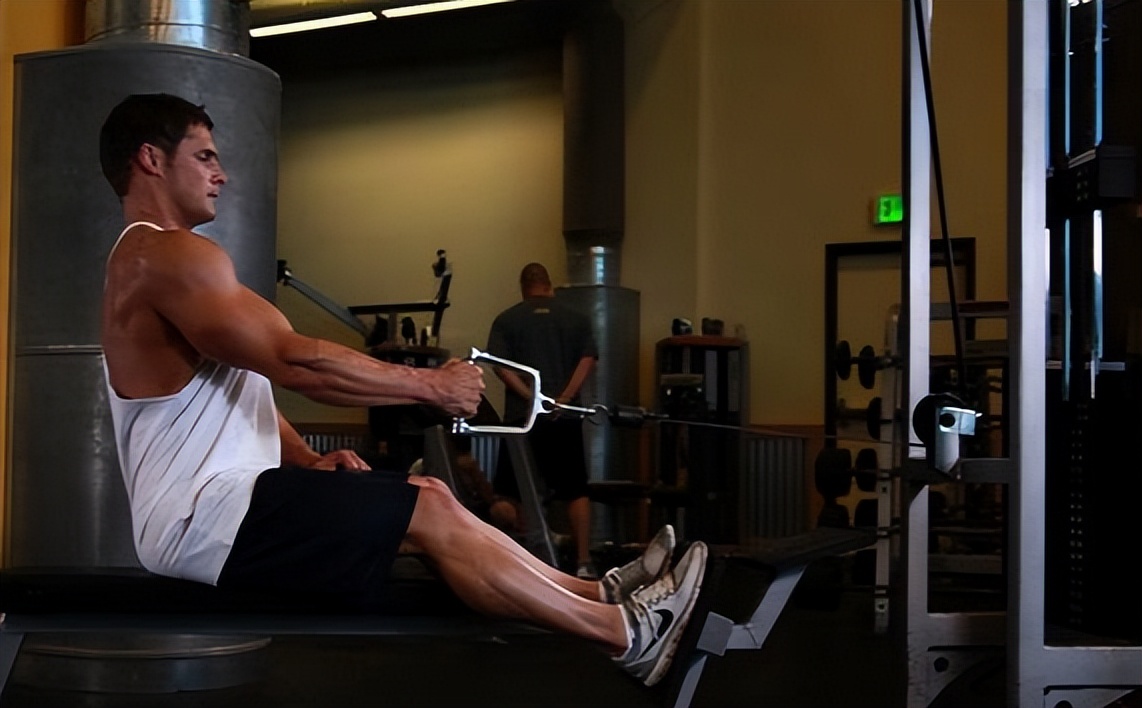 背部训练的黄金动作（五个最有效最简单的背部动作，助你打造宽背）