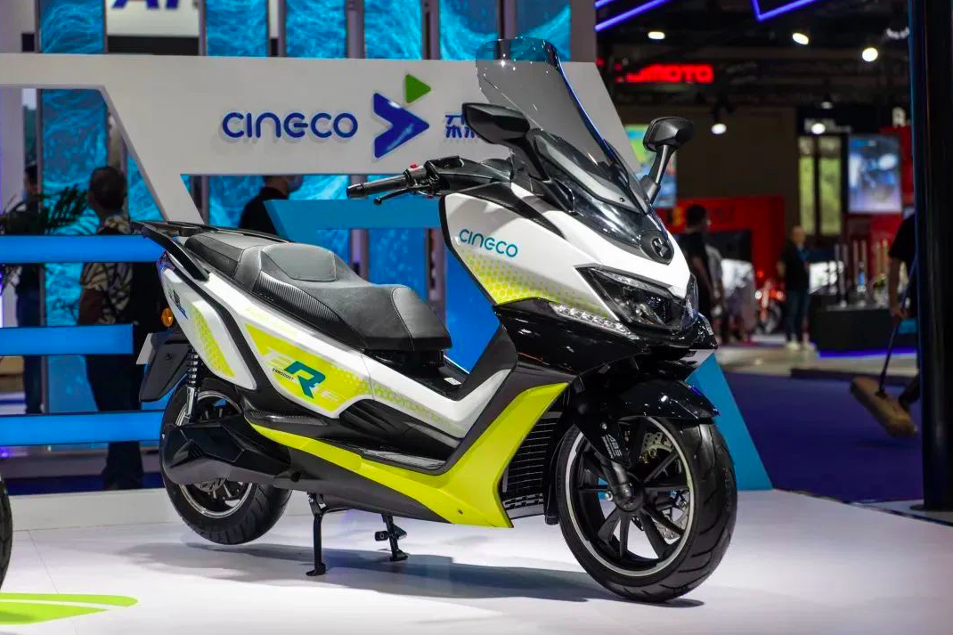 宗申旗下的旗舰电摩,是赛科龙rt3的"油改电"车型,造型看起来像一头