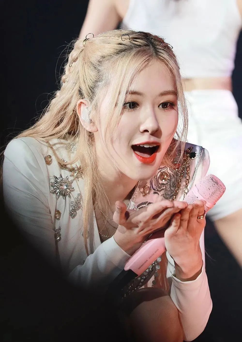 队内颜值担当,身材超a的朴彩英