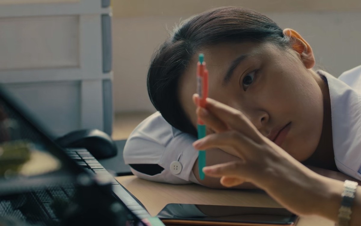 《促醒者》里的90后陈昊蓝,长着一张江珊的脸,演技更是一绝