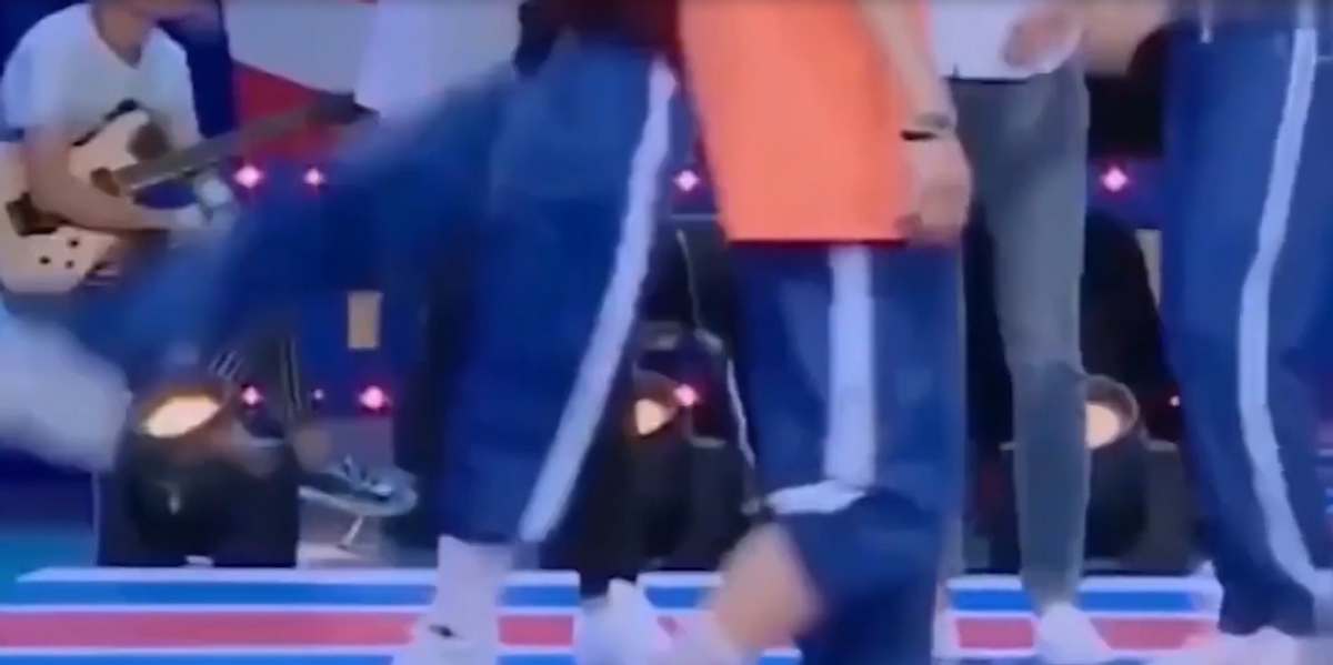 一向好脾气的何炅录制现场疯狂发飙，一声对不起价值北京一套别墅