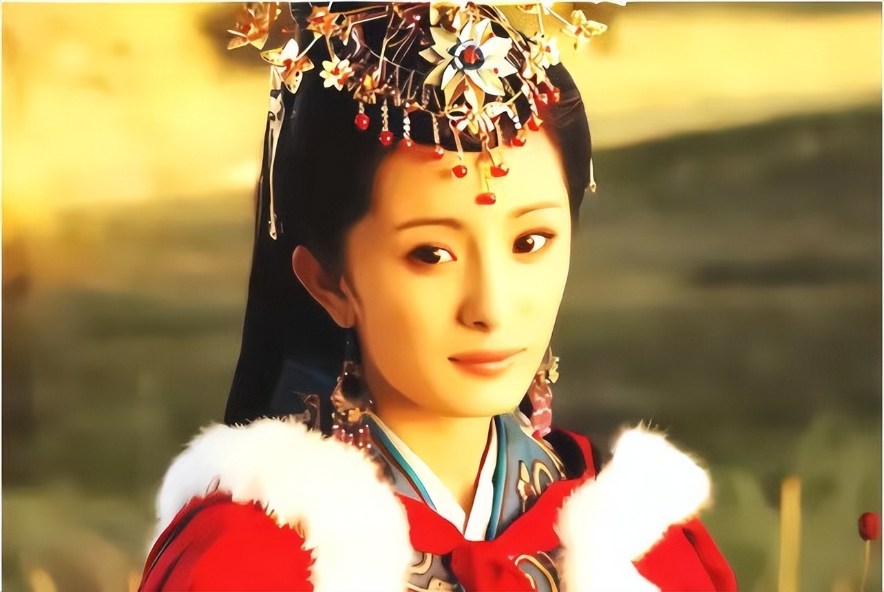 “尖嘴猴腮”别硬演公主，这8位女星告诉你，什么才叫金枝玉叶