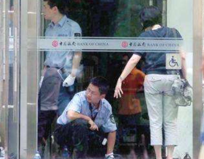 高考状元抢银行10万，被抓时仅花100多元，出狱后再考入重点大学