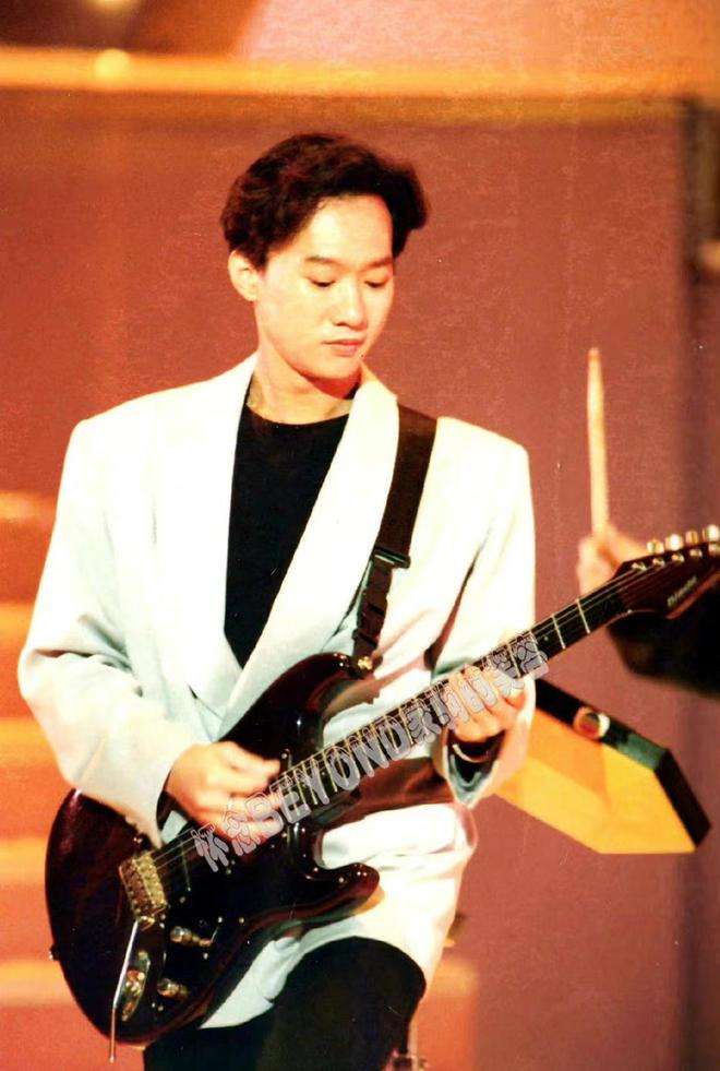 beyond和黄家驹的铁粉会说,如果家驹没有去世,今天的他应该是摇滚