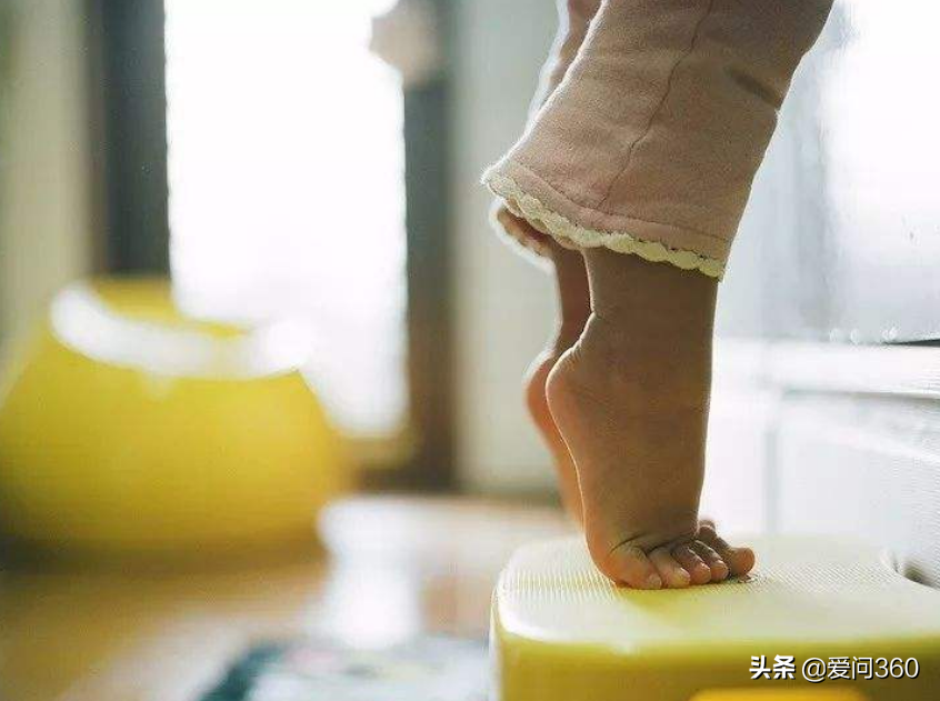 多做“踮脚尖”好处多，能促进血液循环，对痔疮也有好处
