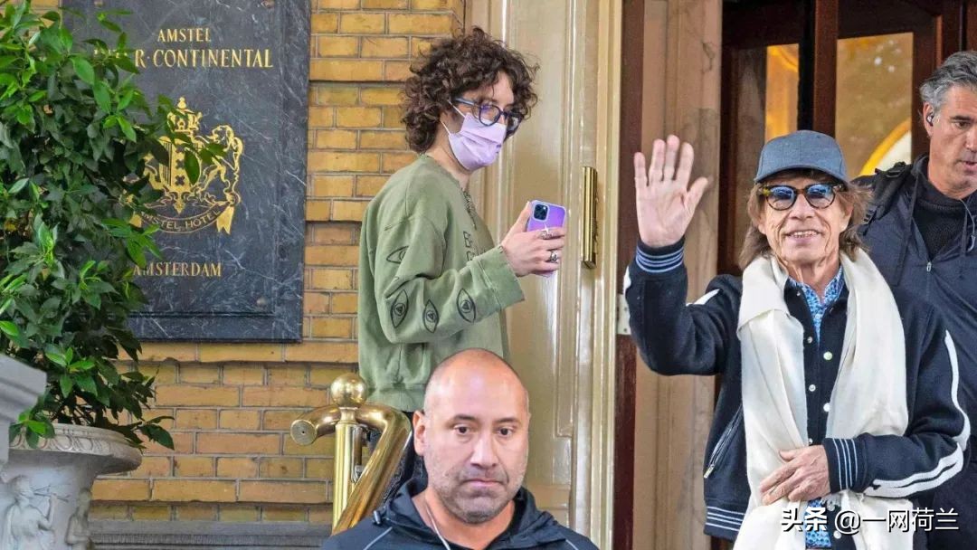 主唱歌手感染新冠病毒，荷兰滚石迷大失所望