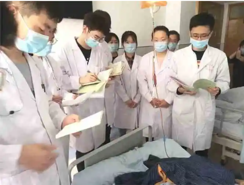 高考填报志愿，“临床医学”成为最受欢迎专业，学医潮真的来了