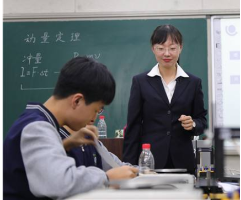 教师行业迎来变革，学历将要有新的要求，部分老师或要面临失业