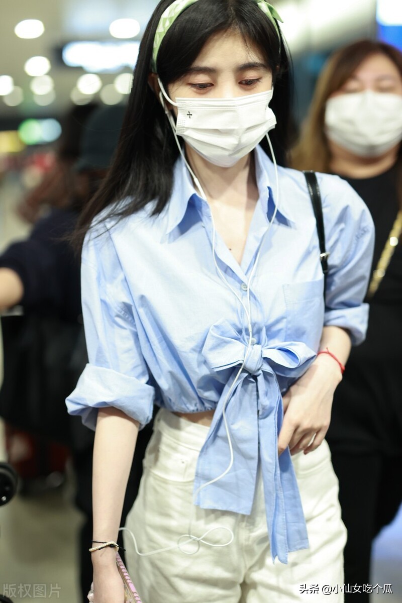 鞠婧祎实际身高不足一米五，为何次次拍照拍出一米八？